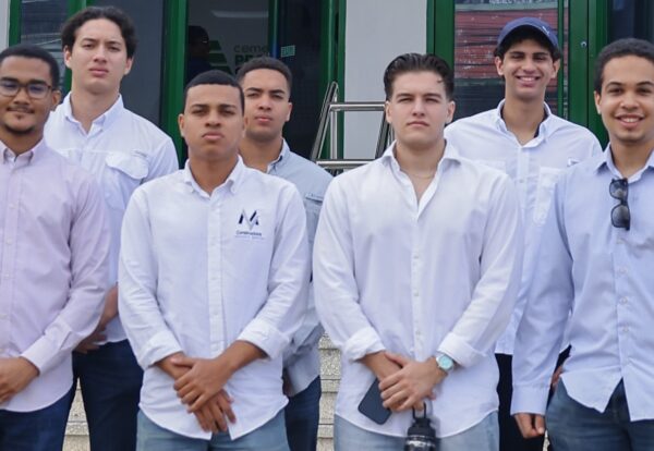 Estudiantes del Intec.