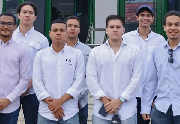 Estudiantes del Intec.