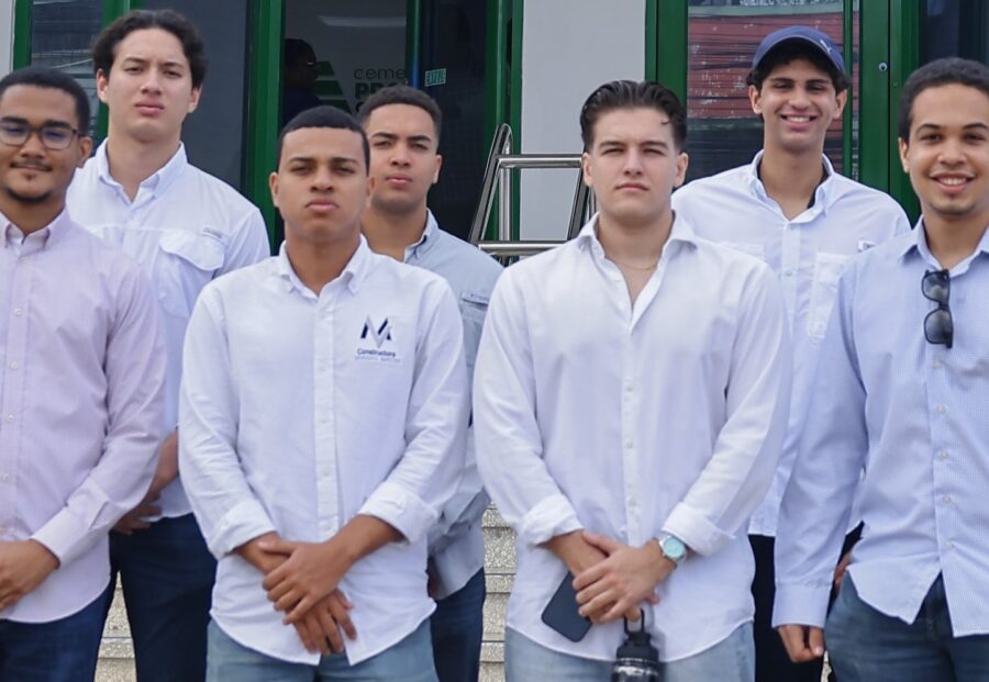 Estudiantes del Intec.