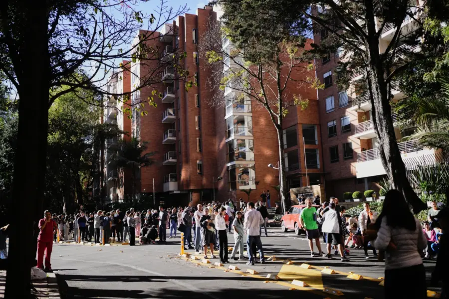 Evacuaciónd e personas en colombia por sismo