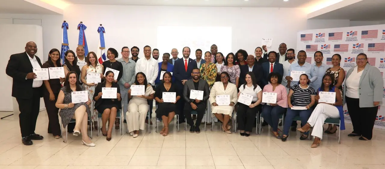 Embajada de EE.UU y Dominico Americano capacitan en inglés a cerca de 140 periodistas