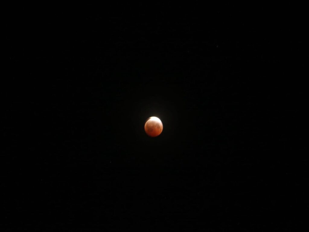 Las imágenes que dejó el eclipse lunar visto desde República Dominicana