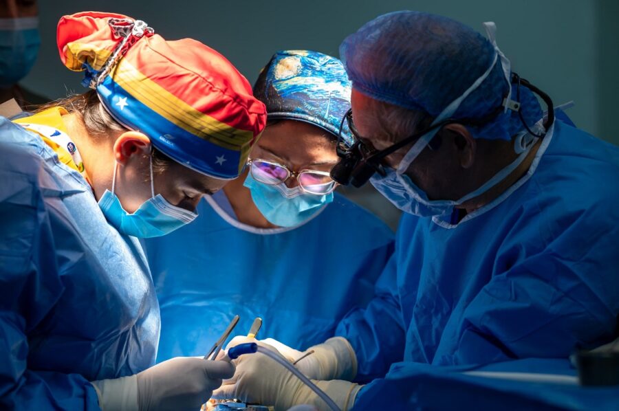Fundación Operación Sonrisa convoca a pacientes para cirugías gratuitas de labio y paladar hendido.