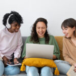 El 22 % de los jóvenes latinoamericanos usa la IA como una amiga