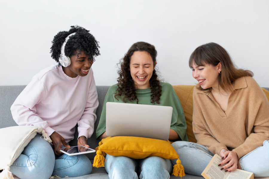 El 22 % de los jóvenes latinoamericanos usa la IA como una amiga
