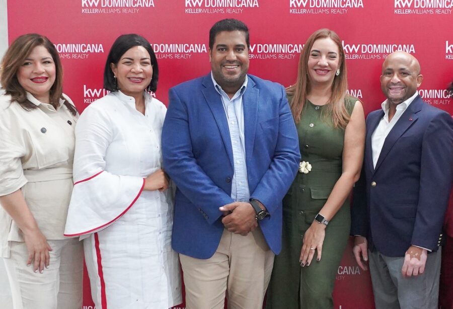 Giovanna Sacco, Rodelixsa Manzueta, Joel Villafaña, Ailyn Rodríguez y José Matos.