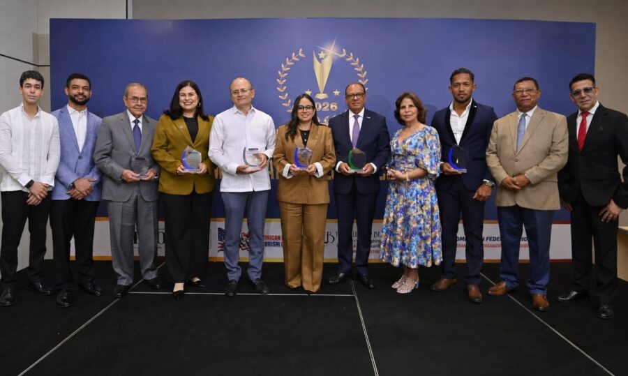 Grupo de homenajeados en la celebración.