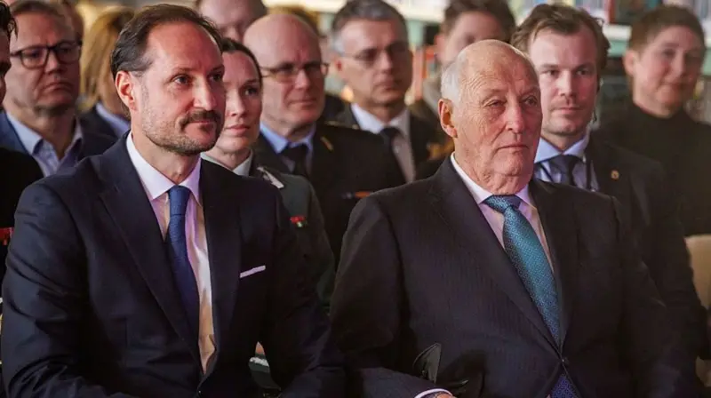 Muere a los 89 años Harald de Noruega, el rey que se casó con una plebeya y reformó la monarquía de su país