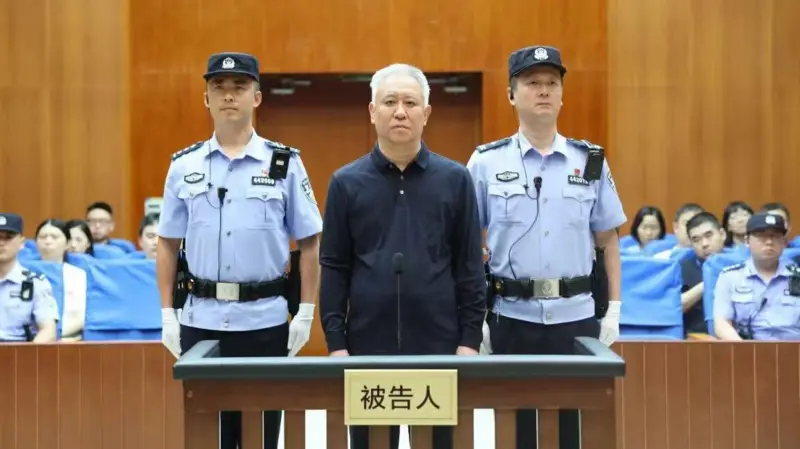 Hui Ka Yan, en el centro, fundador del grupo chino Evergrande.