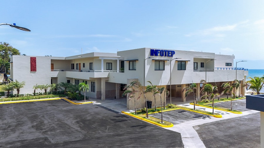 Abinader inaugura centro del INFOTEP en Barahona para formar talento en turismo y emprendimiento