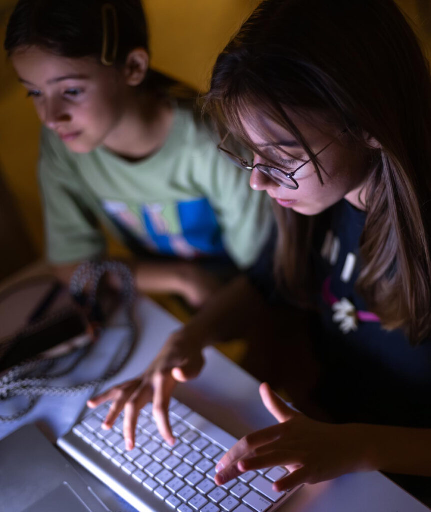 ChatGPT refuerza la seguridad para los usuarios adolescentes con sus nuevas actualizaciones