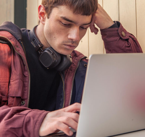 El grooming se desplaza a videojuegos y chats privados para captar a menores