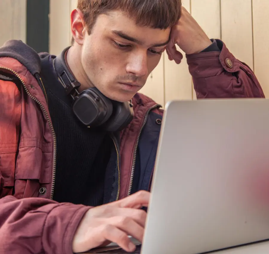 El grooming se desplaza a videojuegos y chats privados para captar a menores