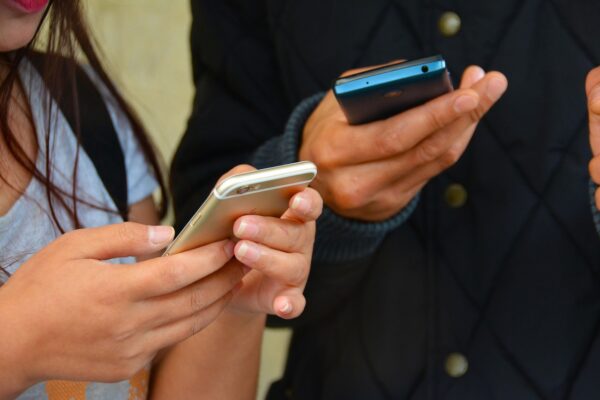 ChatGPT refuerza la seguridad para los usuarios adolescentes