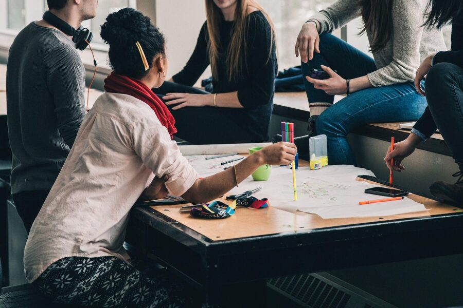 Inteligencia artificial y conectividad ganan espacio como herramientas para estudiantes