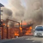 Incendio afecta la Plaza Comercial Oasis en Villa Mella