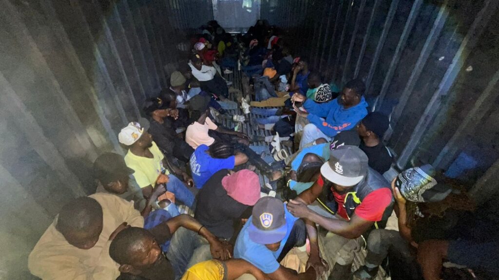 Ejército intercepta más de 334 mil migrantes indocumentados en dos años