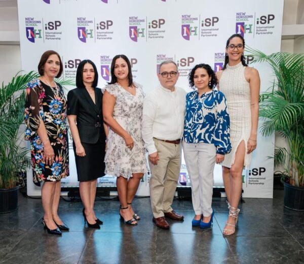 Irka Taveras, Raisa Díaz, Diego Sánchez, Adriana De Los Palos y Estephany Pérez.