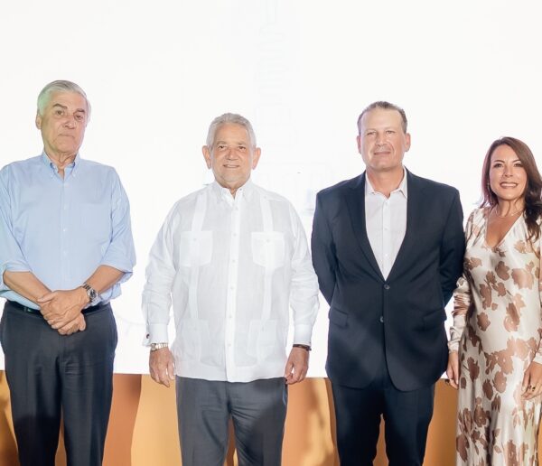 Juan Bancalari, Roberto Henríquez, Giancarlo Bonarelli y Lissette Olivares.