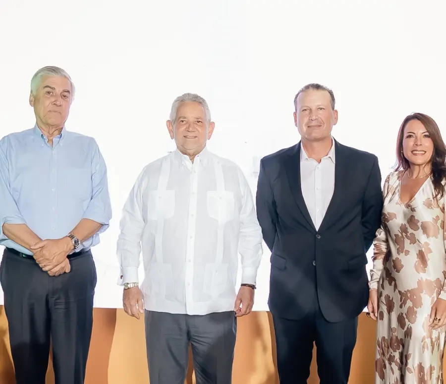 Juan Bancalari, Roberto Henríquez, Giancarlo Bonarelli y Lissette Olivares.