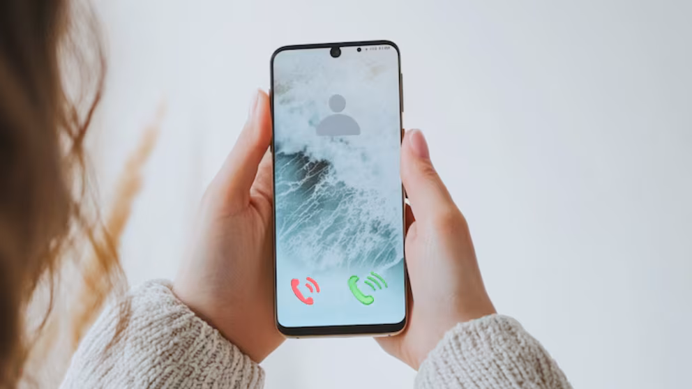 ¿Por qué suena el teléfono y cuelgan al segundo? El patrón que revela si tu línea está filtrada