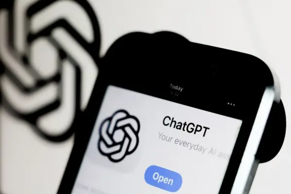 Vista de la aplicación ChatGPT en un teléfono móvil en una imagen de archivo.