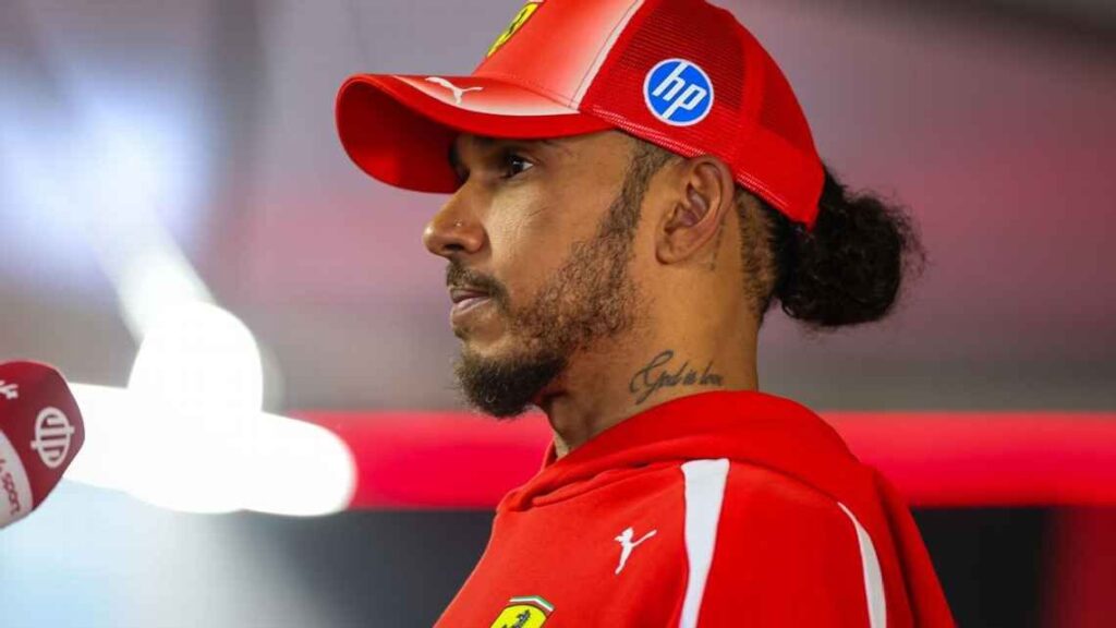 Lewis Hamilton se disculpa en Ferrari por mensajes sarcásticos