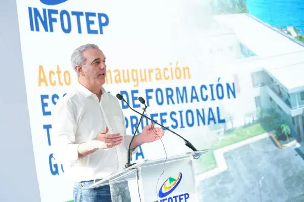 Luis Abinader Inagura centro de fromacion en Barahona…