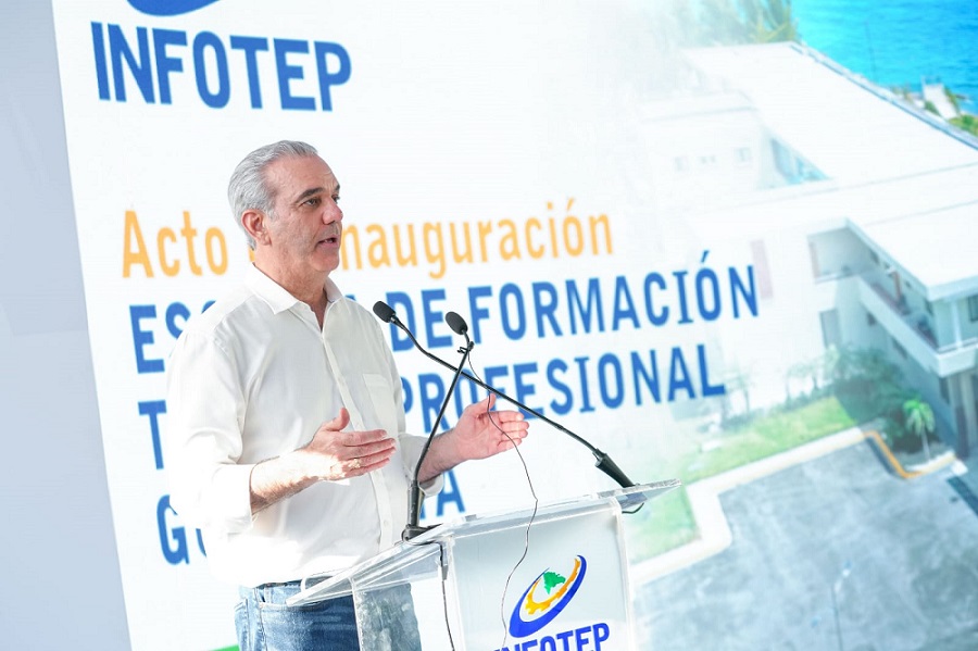 Luis Abinader Inagura centro de fromacion en Barahona…