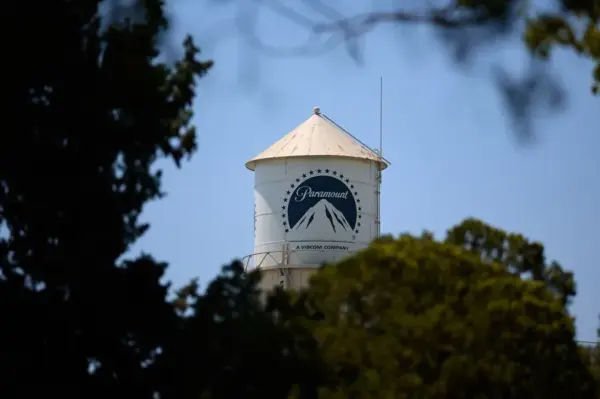 Fotografía de archivo del logo de Paramount Skydance, en Los Ángeles (EE.UU.).