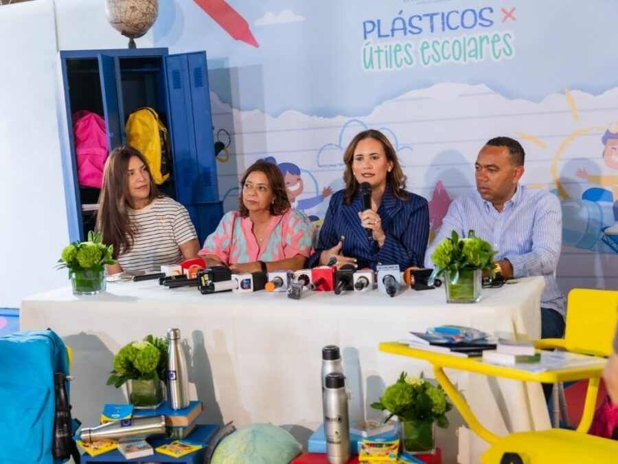 Pl+asticos por juguetes
