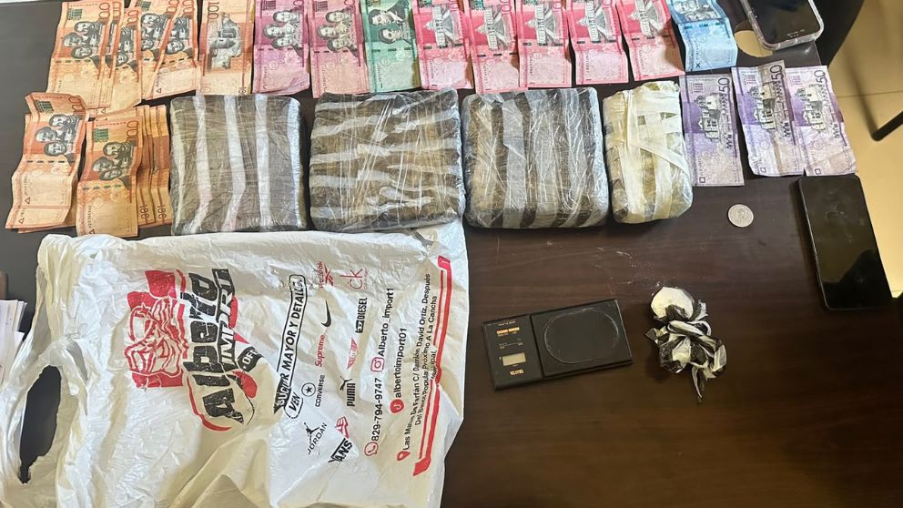 Policía apresa a “El Vico” en San Juan y dos hombres en La Vega por posesión de armas y drogas