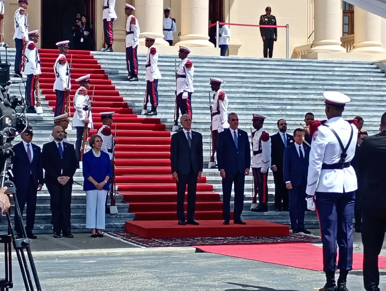 Presidente Luis Abinader recibe en el Palacio Nacional a su homólogo de Honduras, Nasry Asfura