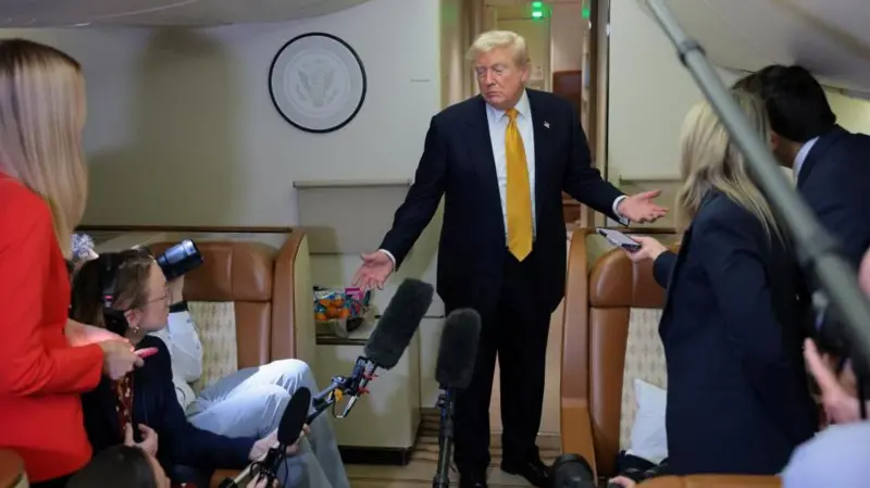 Trump se escondió en un contenedor de comida para cambiar de avión en secreto tras cumbre de la OTAN