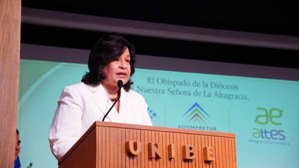 Presidente de Altes, Ana Fulvia Valdez, destacó que La Altagracia es la principal puerta de entrada del turismo, pero debe ir de la mano con la comunidad.