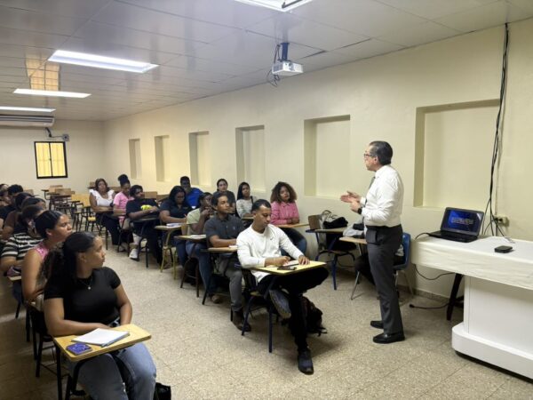 Rector Jorge Asjana David