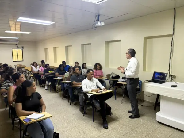 Rector Jorge Asjana David