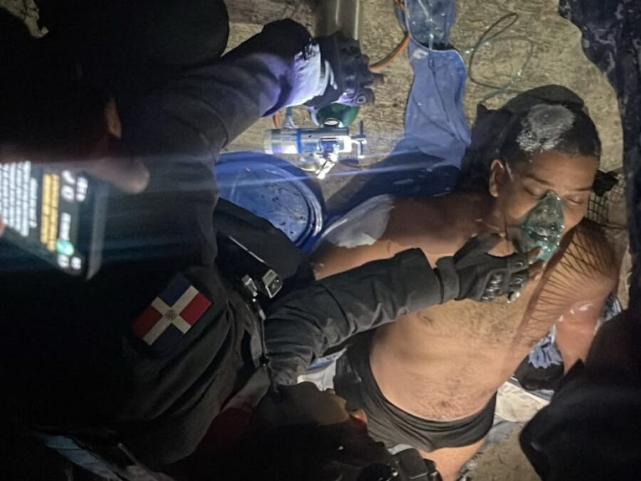 Rescatan con vida a hombre en Villa Francisca