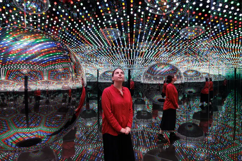 Muere a los 97 años Yayoi Kusama, la artista japonesa que convirtió los lunares en un símbolo del arte contemporáneo