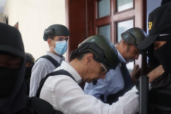 Santiago Hazim y otros imputados en caso Cobra son trasladados a tribunial.