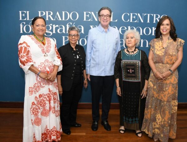 Sara Hermann, Mayra Johnson, Carlos Acero, Myrna Guerrero y Maribel Bellapart