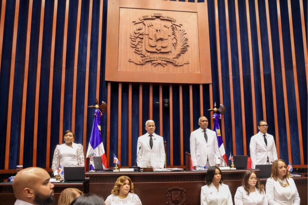 Senado juramenta su nuevo Bufete Directivo para el período 2026-2027