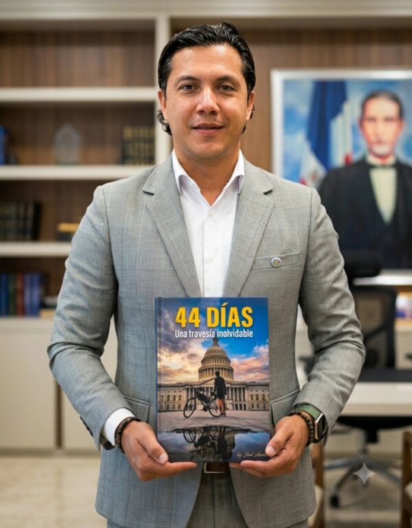Joel Anico exhibe libro   “44 días: una travesía inolvidable”.