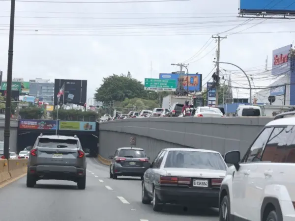 Tráfico en Santo Domingo./ Foto: José De León.
