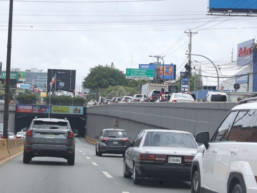 Tráfico en Santo Domingo./ Foto: José De León.