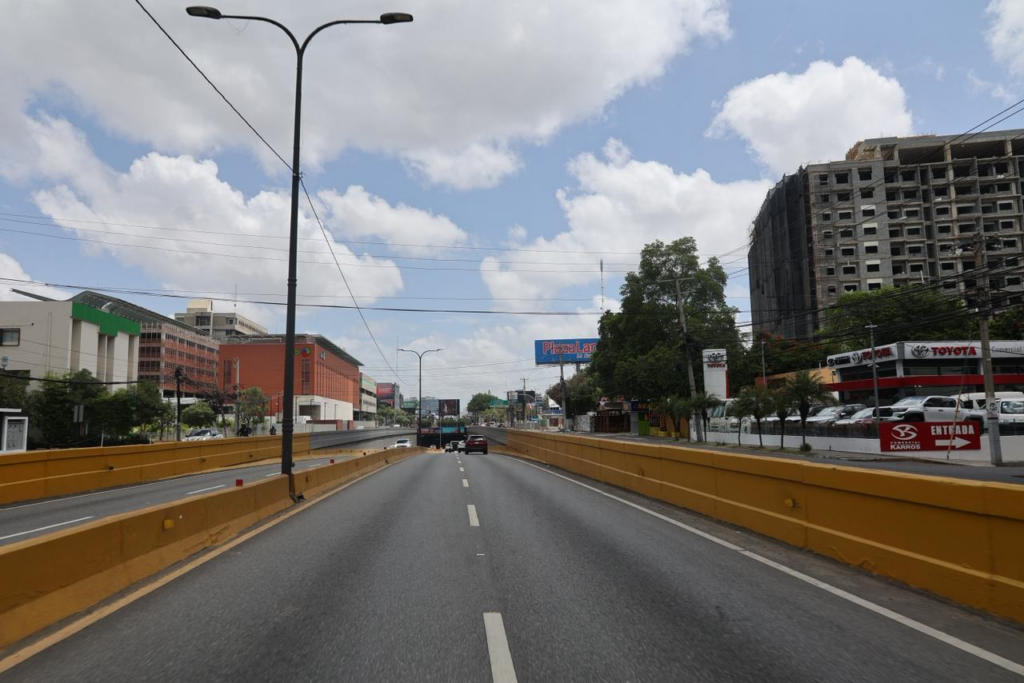 Vías céntricas del DN se recorren en 25 minutos un domingo con tráfico fluido