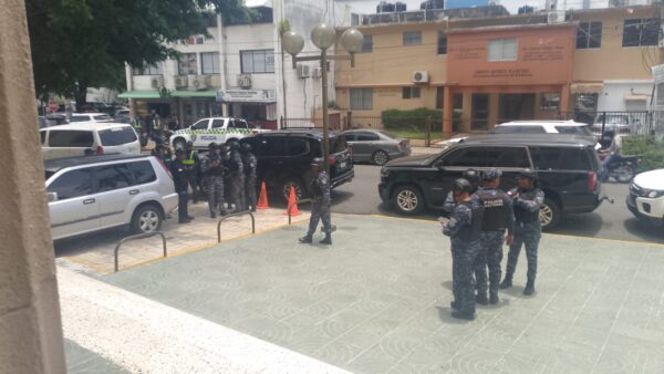 Trifulca – palacio de justicia