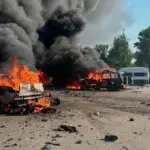Ucrania lanza drones contra Moscú mientras misiles rusos matan a 10 en un pueblo ucraniano