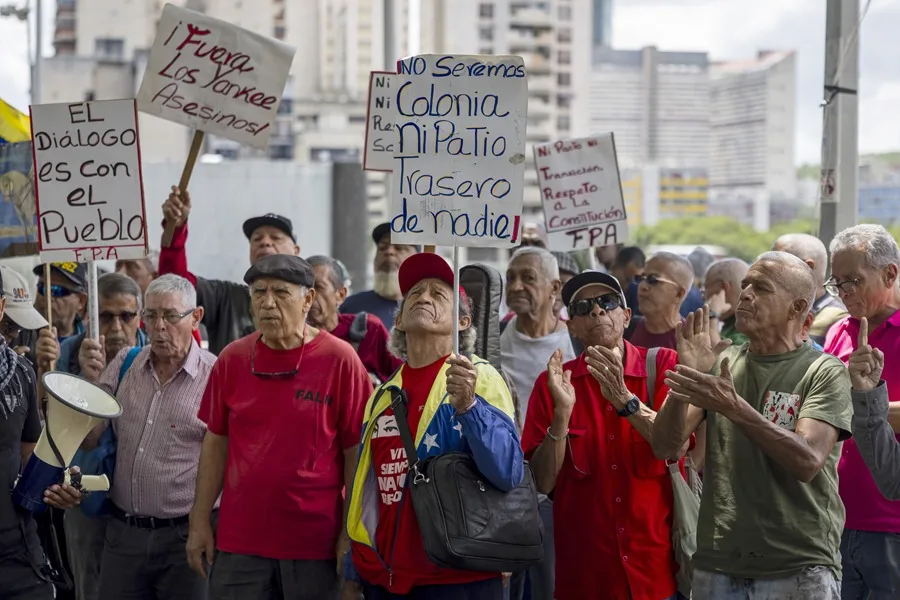 Integrantes del Frente Popular Antiimperialista participan en una manifestación, en Caracas (Venezuela). EFE/ Miguel Gutiérrez