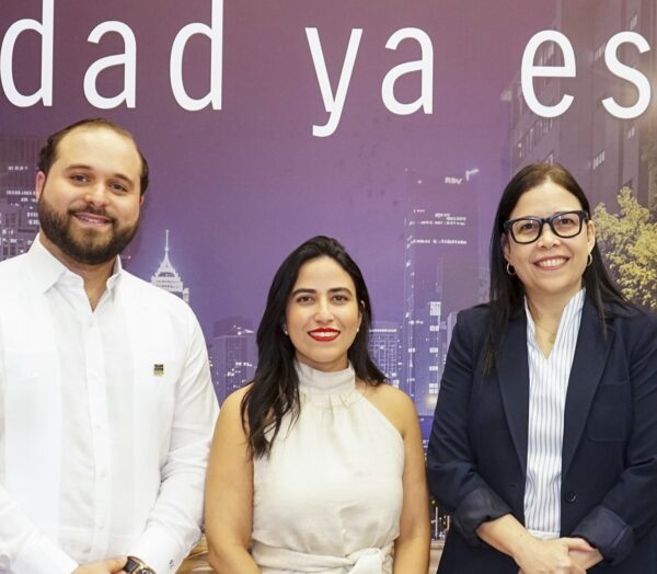 Vicente Chuan, Alejandra Santos y Marielly Figueroa.